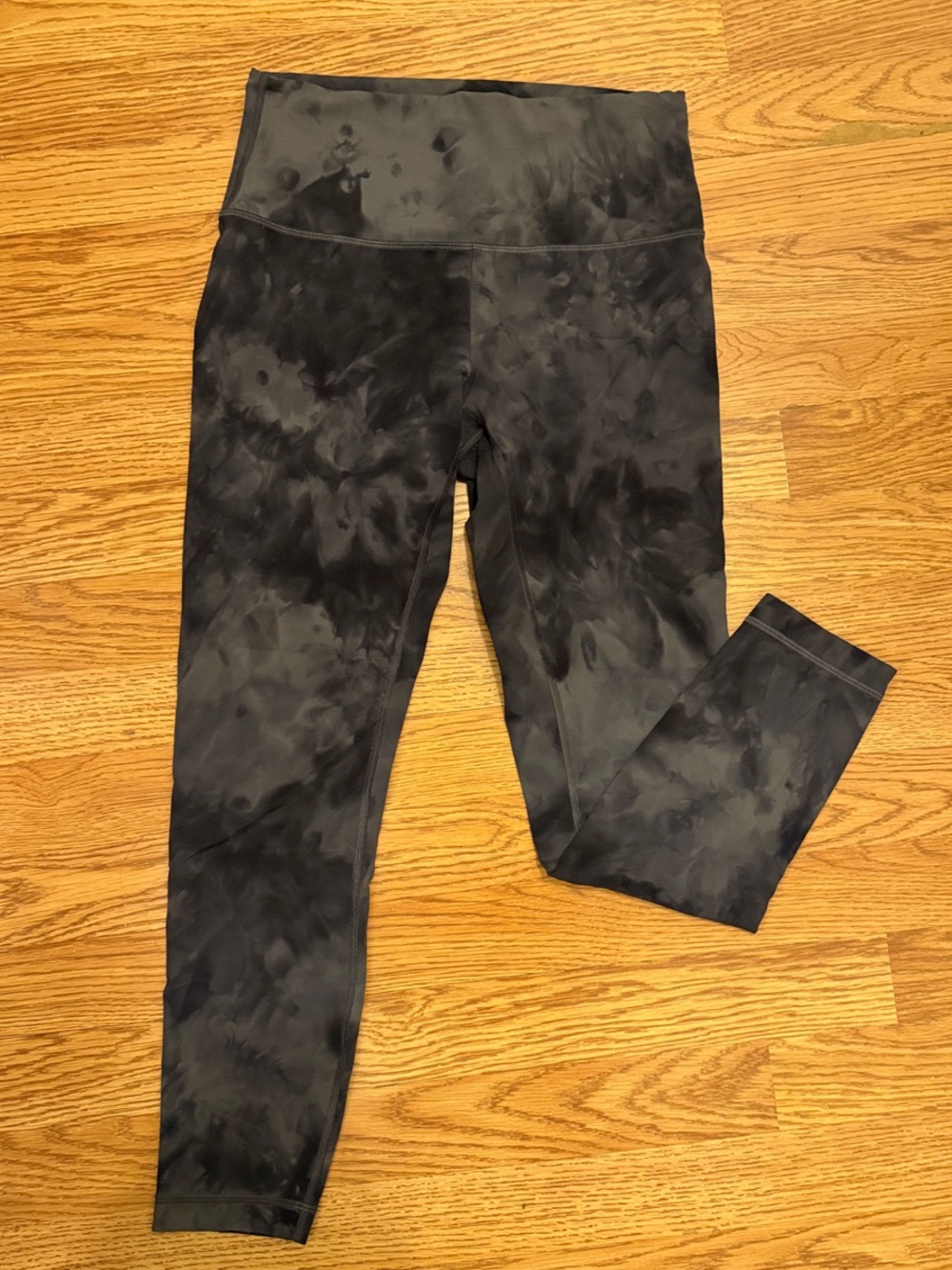 Lululemon Tie-Dye Leggings Size 8 - Picture 2 of 5